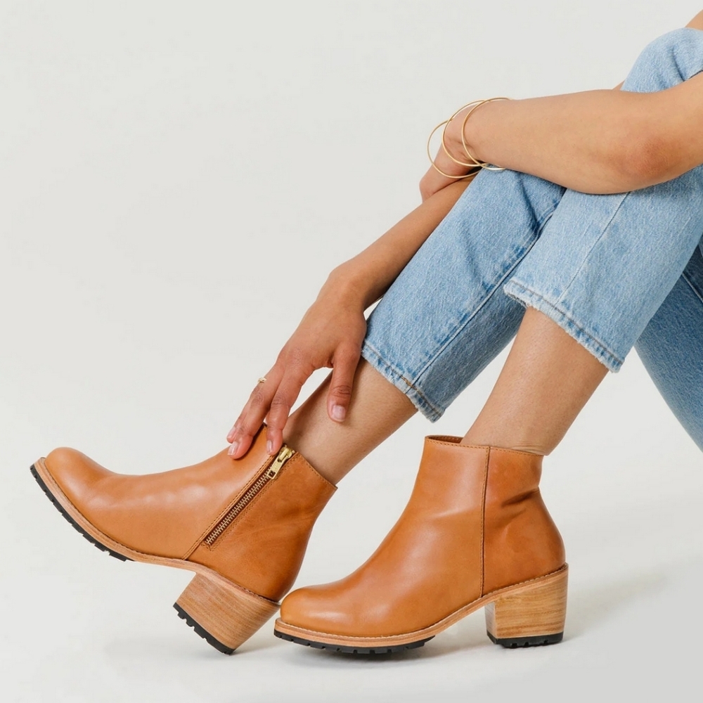 NWT Portland Leather Almost Perfect Bourbon Ankle Bootie, Size 10
